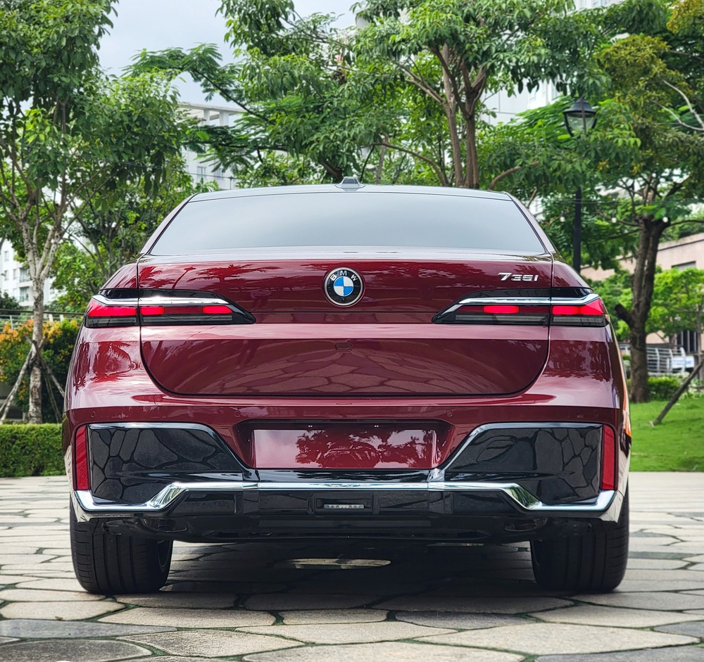 BMW 7-Series 2023 tiếp tục giảm gần 500 triệu, giá khởi điểm còn 4,5 tỷ tăng sức đấu S-Class - Ảnh 4.