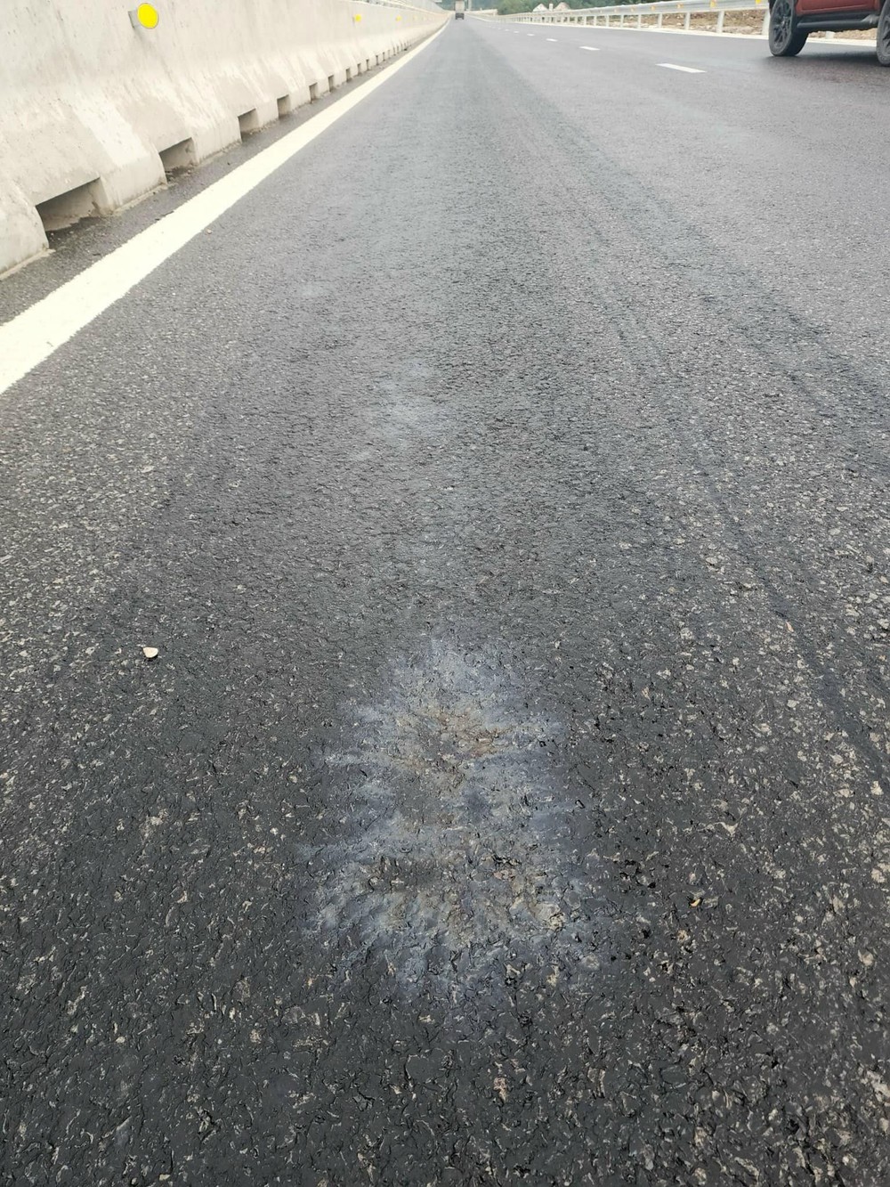 Tập đoàn Sơn Hải trình báo khẩn cấp vì bị đổ hóa chất phá hoại mặt bằng đường cao tốc - Ảnh 2.
