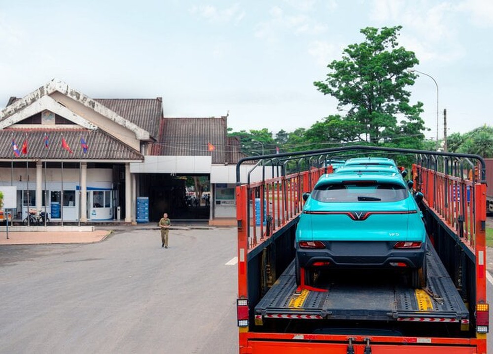 Hình ảnh lô xe điện VinFast VF 5 qua cửa khẩu, hãng xe GSM hiện diện tại Lào - Ảnh 4.