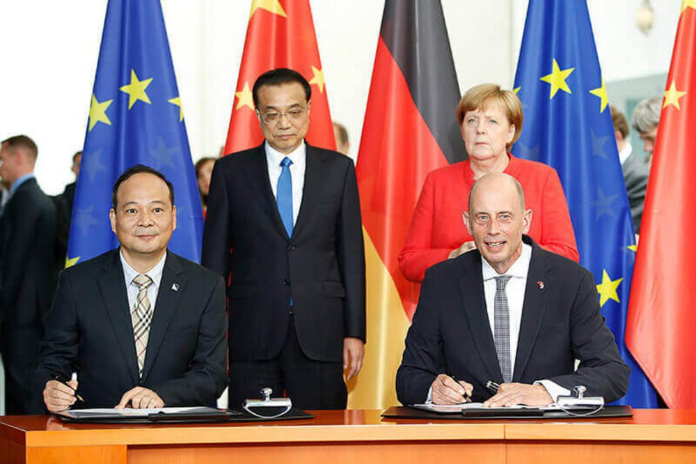 Khoảnh khắc chớp nhoáng trước mặt bà Merkel và ông Lý Khắc Cường: Châu Âu có bỏ lỡ cơ hội trước Trung Quốc? - Ảnh 1.