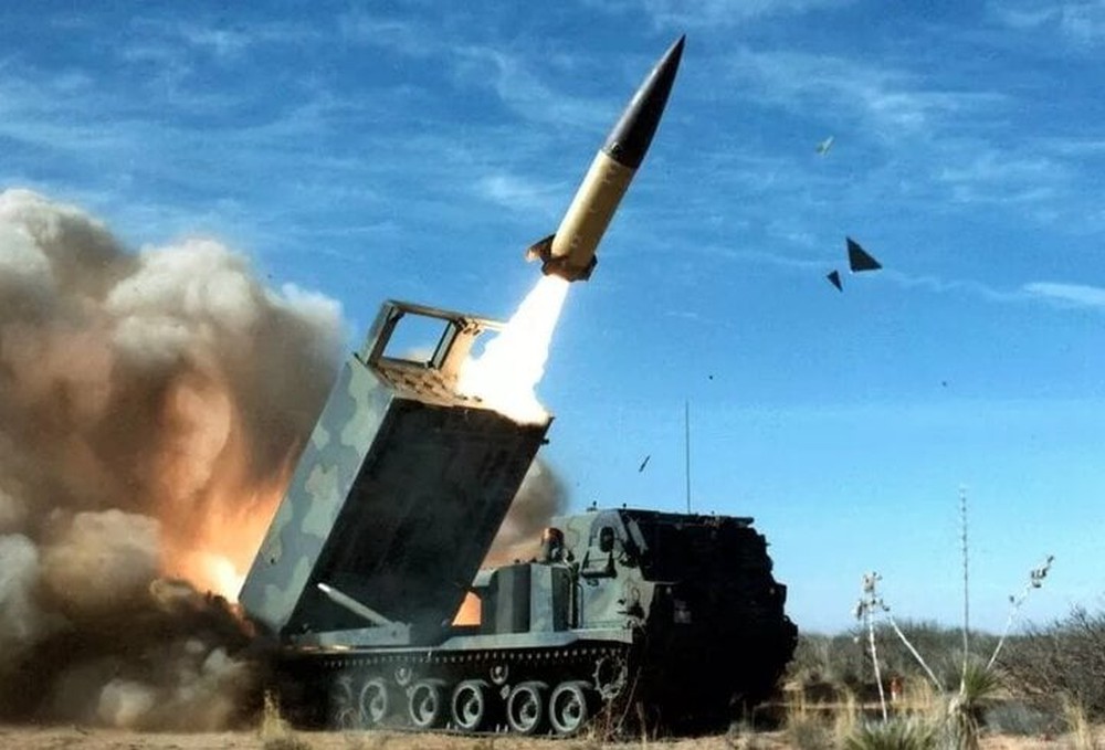 Ukraine lần đầu sử dụng tên lửa tầm xa ATACMS tấn công mục tiêu Nga - Ảnh 1.