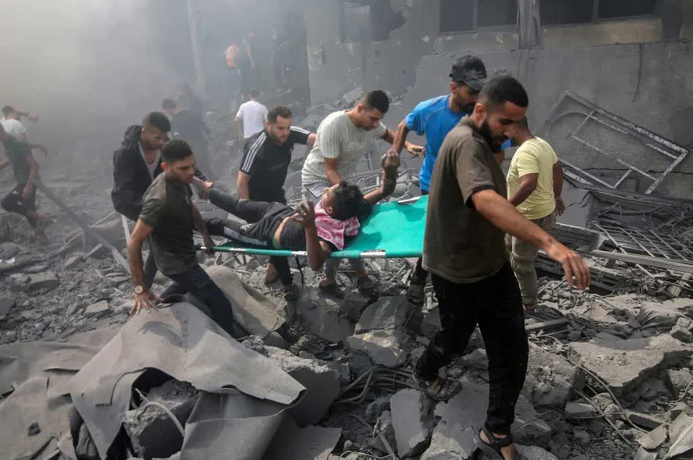 Thảm khốc bệnh viện Gaza bị tấn công, Bác sĩ Không biên giới: Chúng tôi kiệt sức - Ảnh 1.
