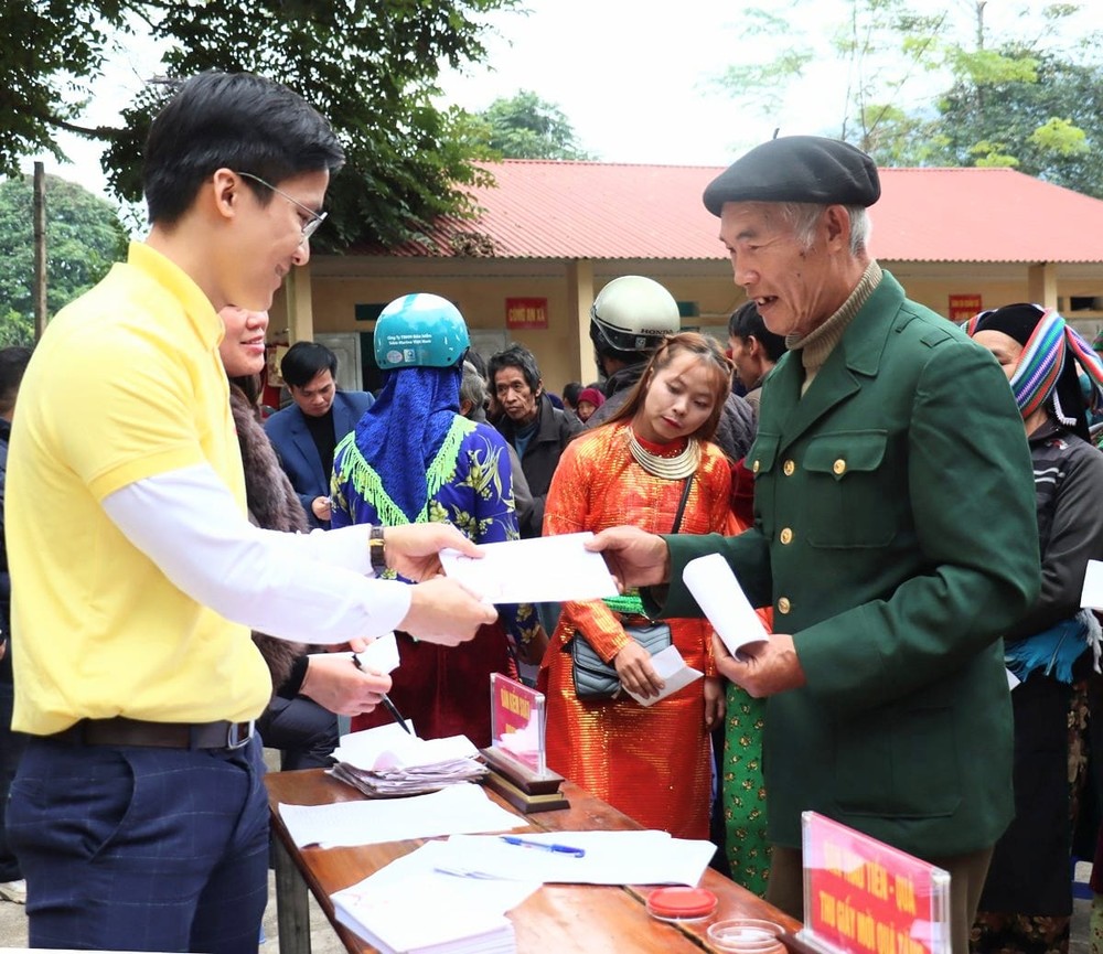 Nối dài hành trình tốt đời đẹp đạo: Vingroup trao học bổng, tặng điểm trường ước mơ, khánh thành những cây cầu yêu thương! - Ảnh 4.