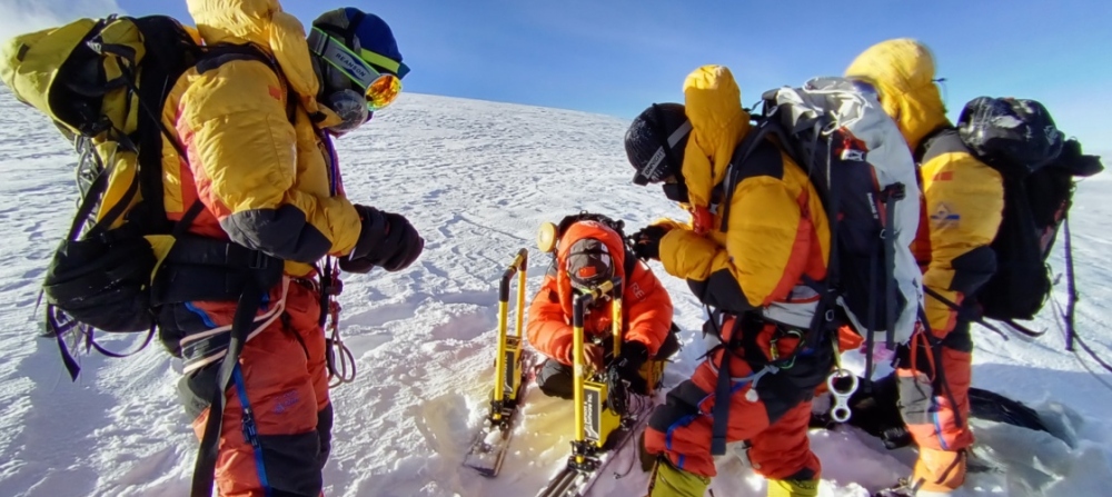 Trung Quốc lần đầu thám hiểm khoa học trên đỉnh núi hơn 8.000m ngoài Everest - Ảnh 1.