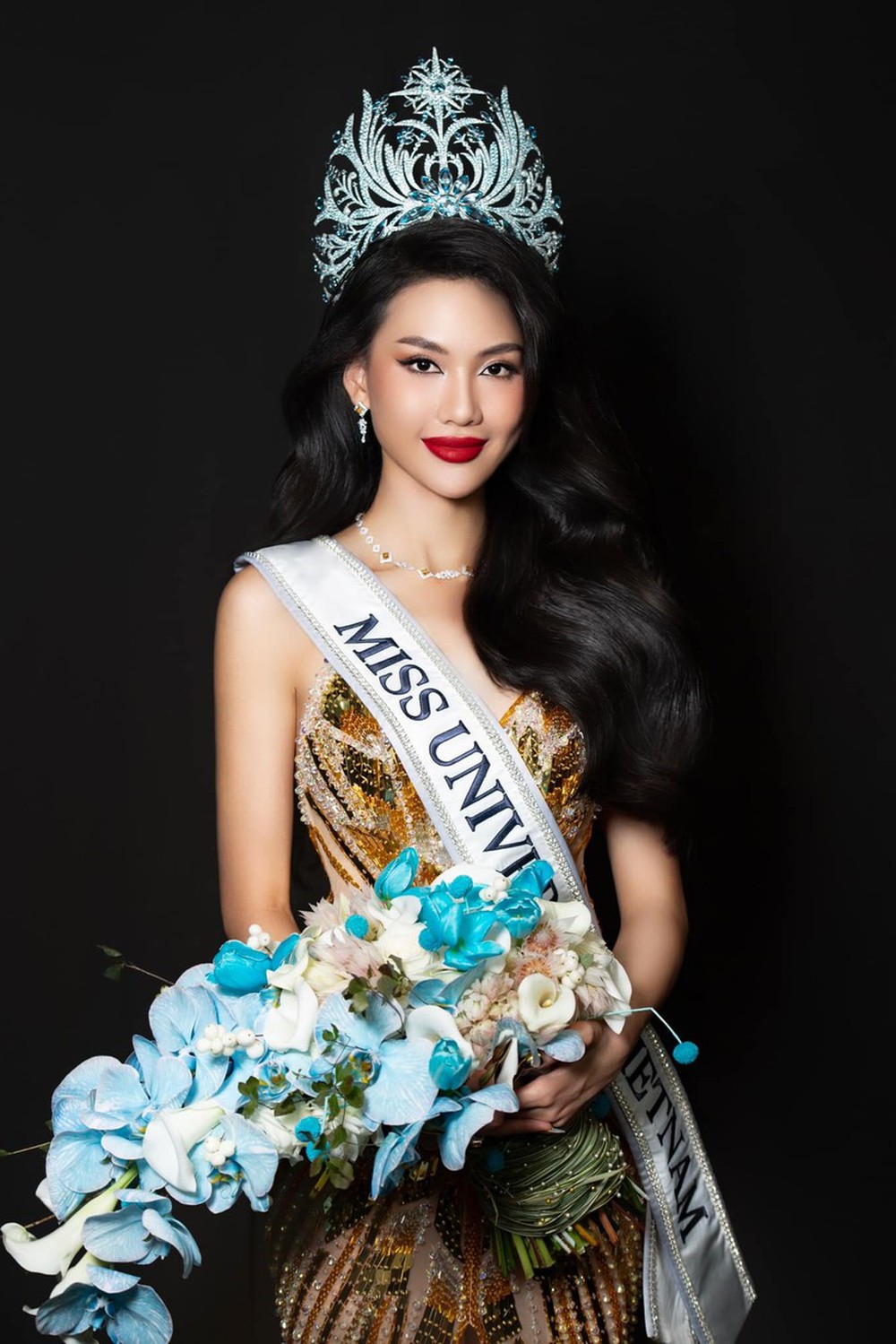 Thị phi bủa vây tân Miss Universe Vietnam Bùi Quỳnh Hoa - Ảnh 1.