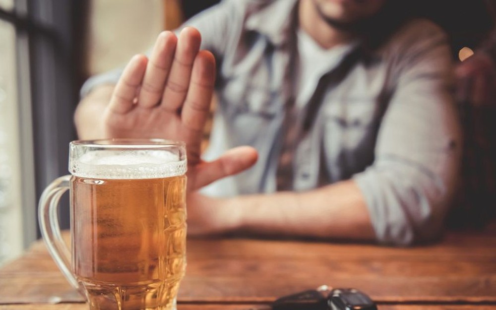 Điều gì xảy ra với cơ thể khi bạn ngừng uống rượu bia 1 tháng? - Ảnh 1.