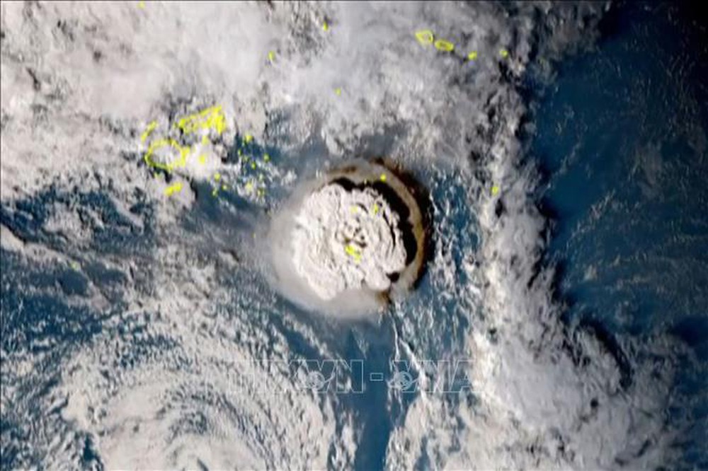 Sự kiện núi lửa ở Tonga phun trào hủy hoại tầng ozone - Ảnh 1.