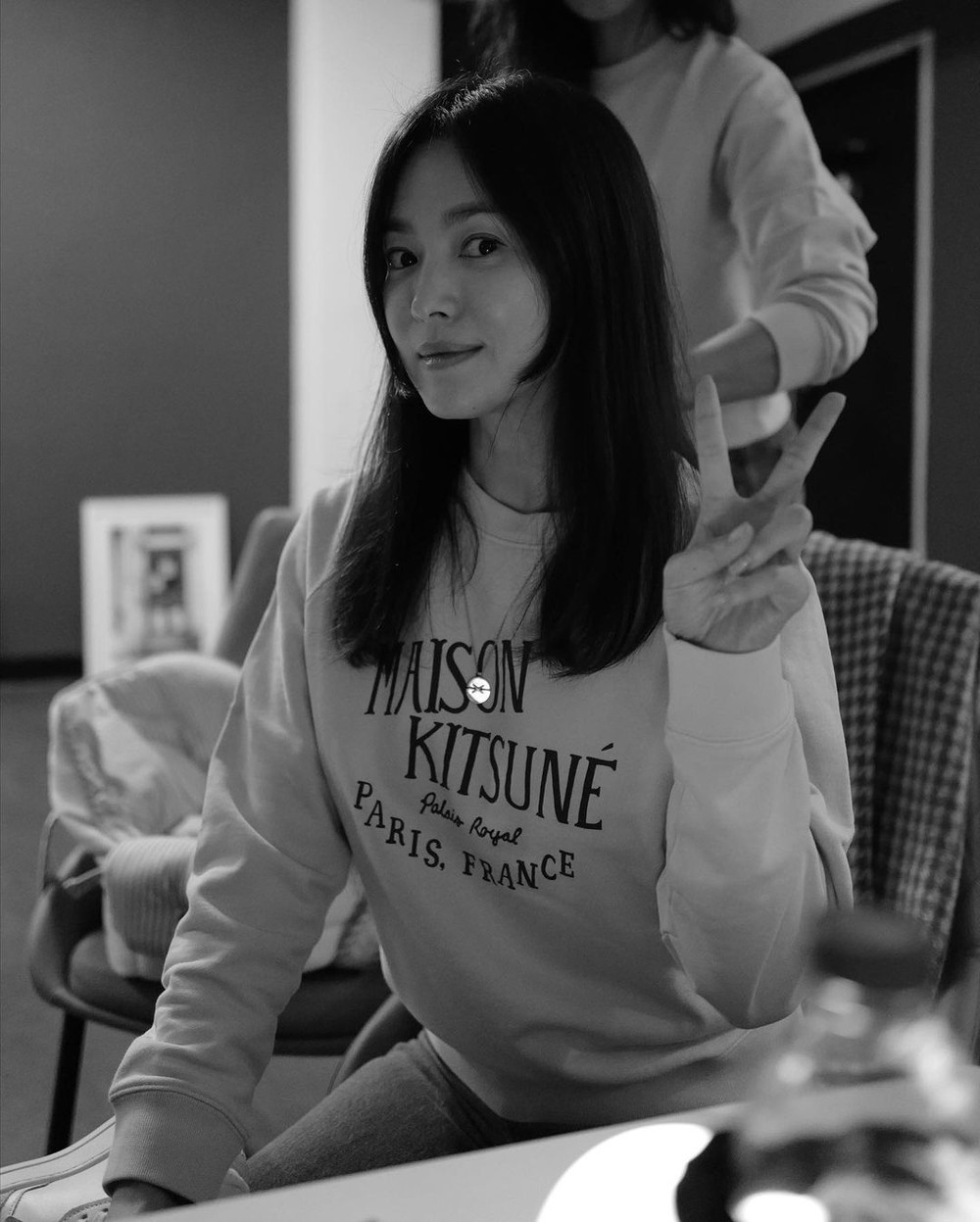 Tụ hội cùng bạn thân, Song Hye Kyo tự tin khoe mặt mộc cực xịn, đến son cũng không thèm tô - Ảnh 2.
