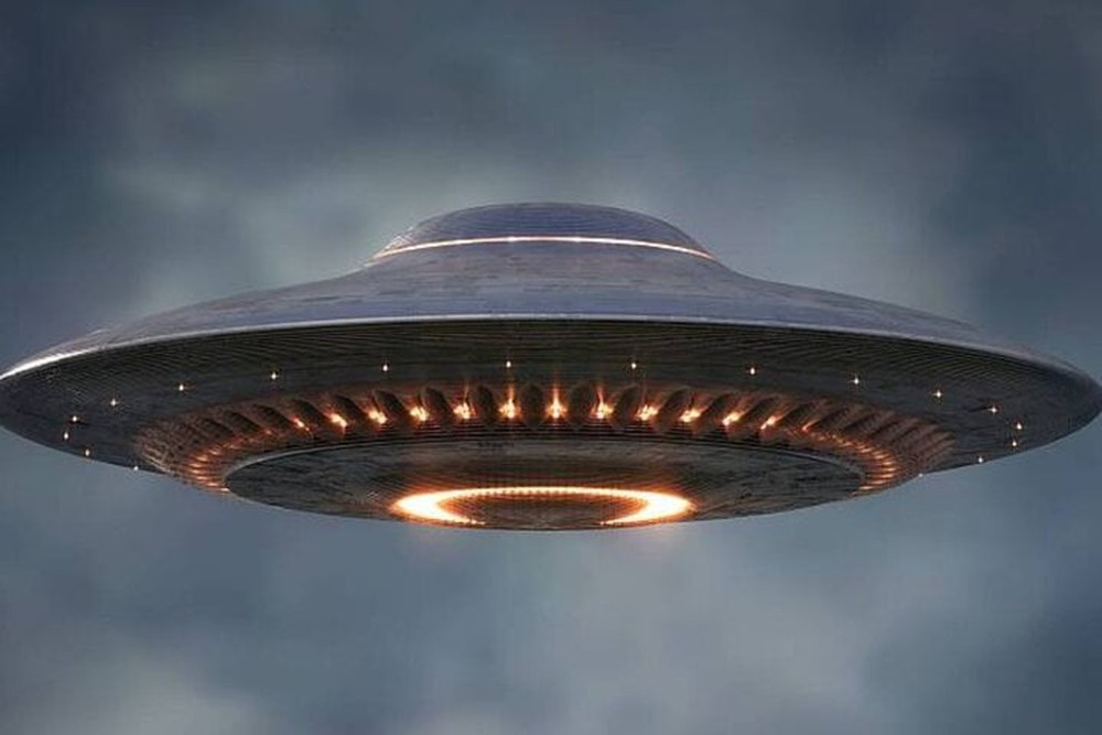 Lầu Năm Góc tiếp nhận hàng trăm báo cáo nhìn thấy UFO - Ảnh 3.