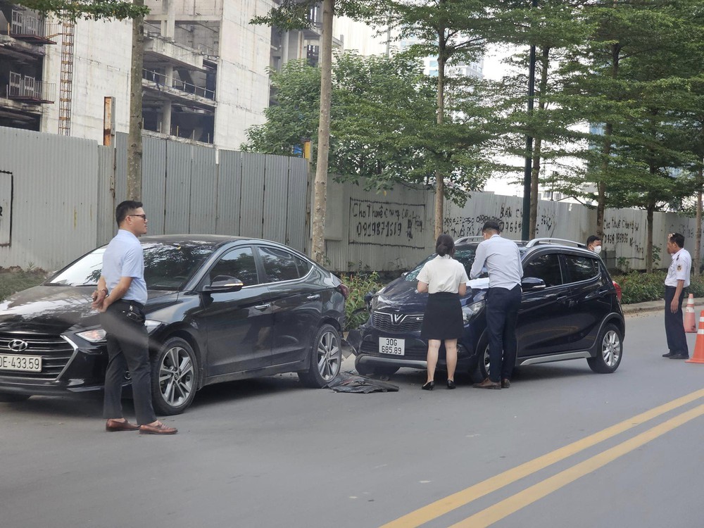 Ảnh TNGT: VinFast Fadil bất cẩn đâm nát đuôi Hyundai Elantra - Ảnh 2.