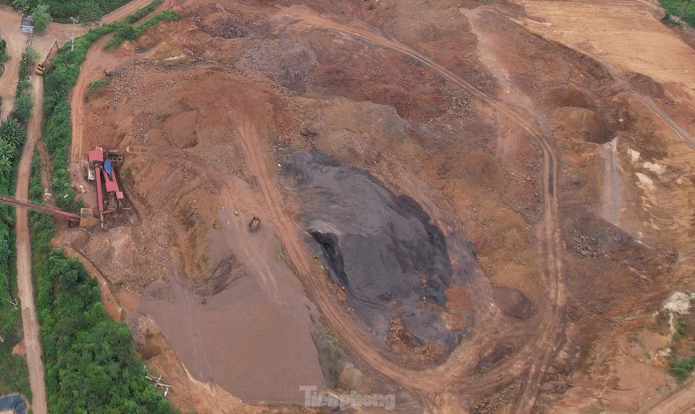 Cận cảnh khu mỏ đất hiếm mới bị phong tỏa, điều tra sai phạm ở Yên Bái - Ảnh 5.