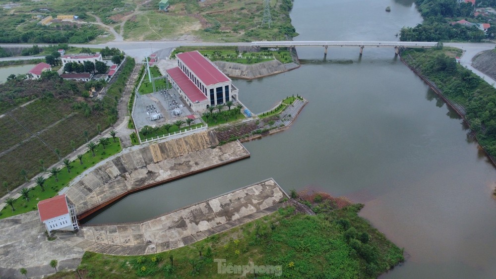 Cận cảnh công trình thủy lợi có đập đất cao nhất Việt Nam - Ảnh 8.