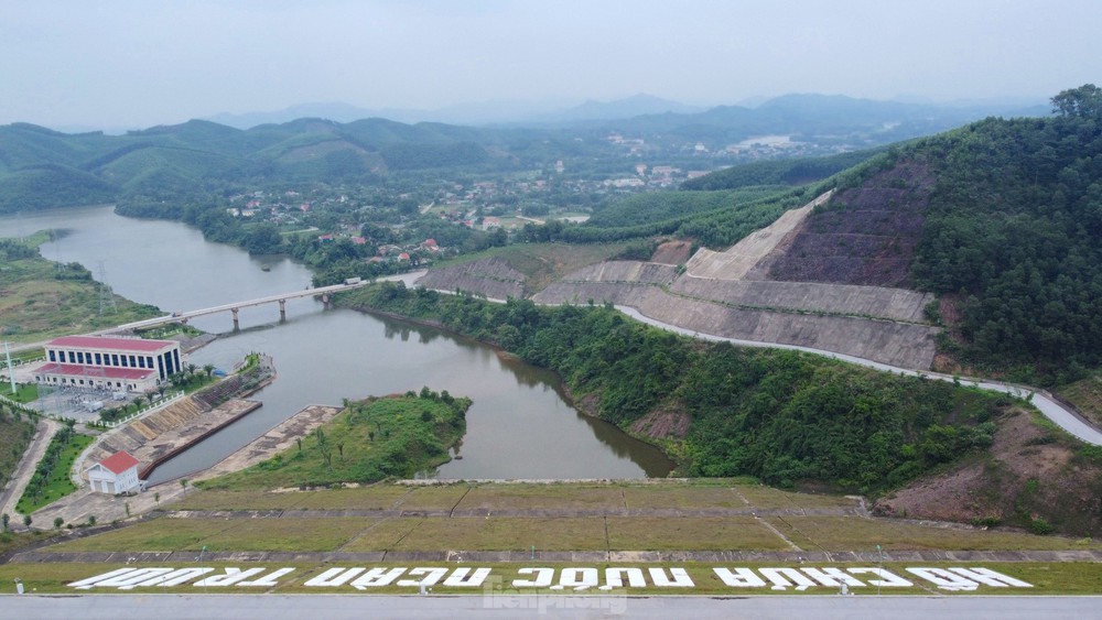 Cận cảnh công trình thủy lợi có đập đất cao nhất Việt Nam - Ảnh 5.