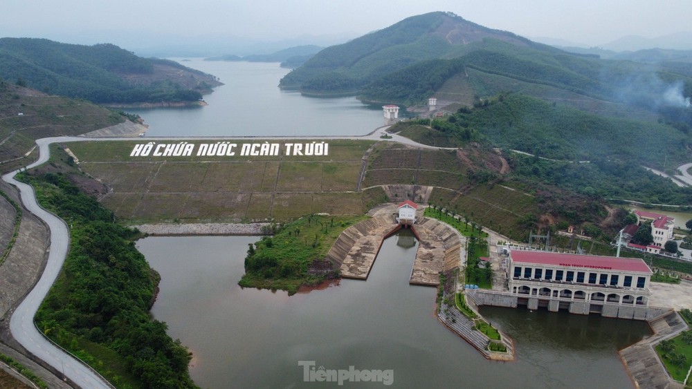 Cận cảnh công trình thủy lợi có đập đất cao nhất Việt Nam - Ảnh 1.