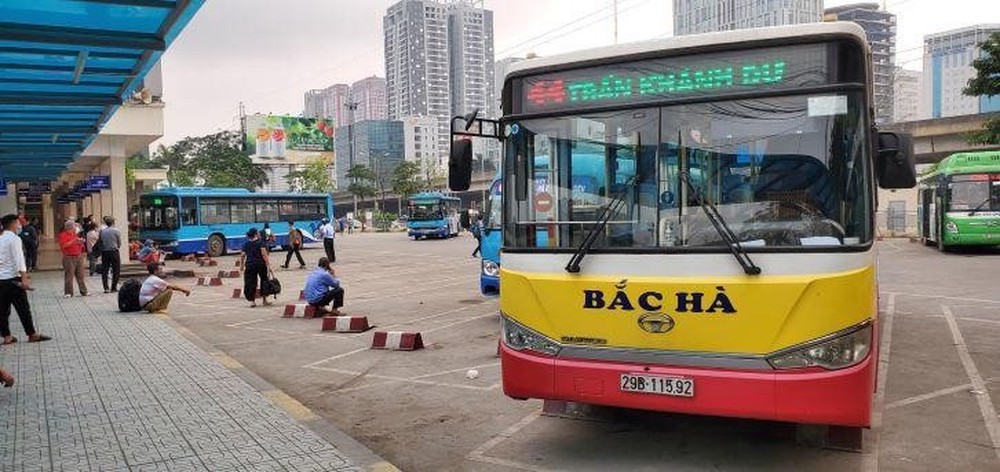 Ngân hàng rao bán 37 xe bus Bắc Hà để xử lý nợ xấu - Ảnh 1.