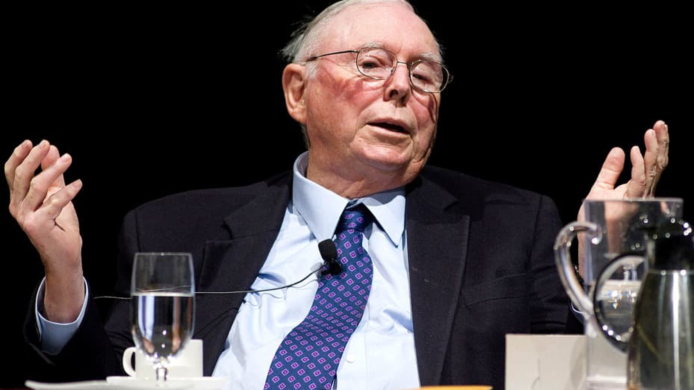 Tỷ phú Charlie Munger: Kiêm quá nhiều việc một lúc là một thứ bệnh, ‘một nghề cho chín’ rồi hãy mơ giàu! - Ảnh 1.