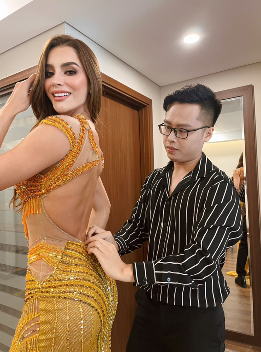 Nguyễn Minh Tuấn dời show thời trang để thực hiện 50 chiếc váy cho Miss Grand International 2023 - Ảnh 3.