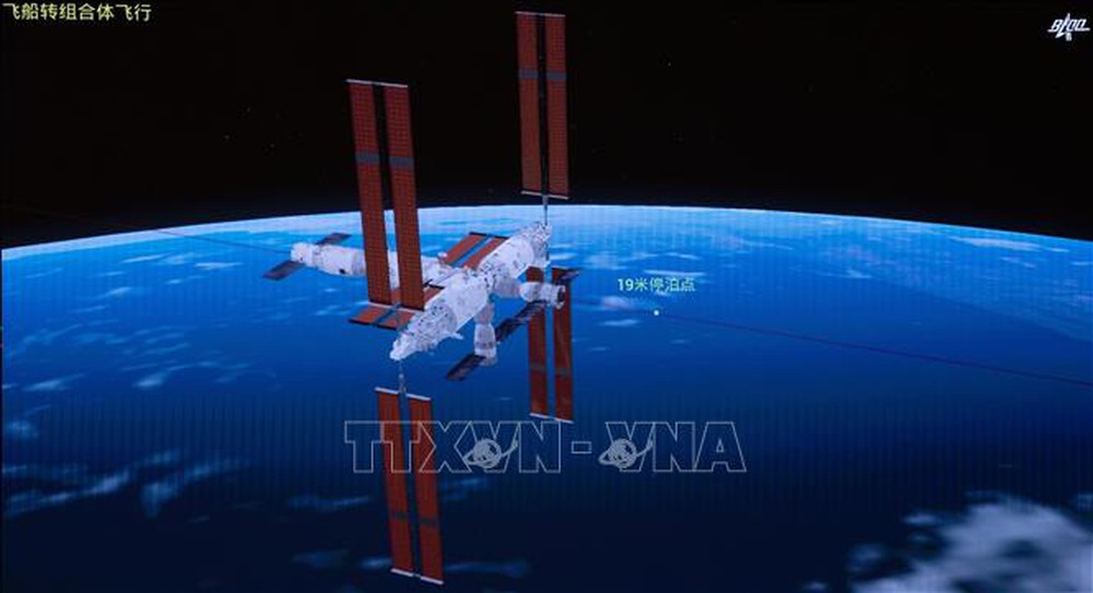 Tàu Thần Châu-17 lắp ghép thành công với Trạm vũ trụ Thiên Cung - Ảnh 1.