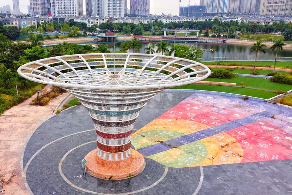 Hà Nội: Cận cảnh công viên được chi hàng trăm tỷ dù đã hoàn thiện nhưng vẫn để hoang hoá - Ảnh 10.