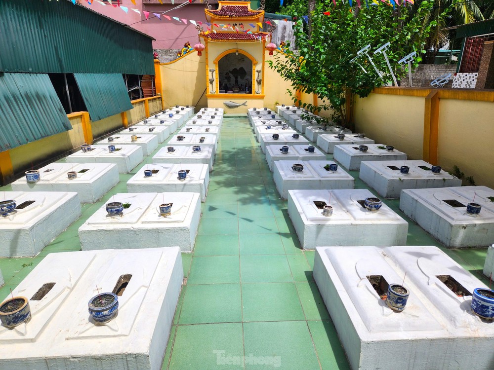 Kỳ bí ngôi đền có hàng chục mộ cá Ông và câu chuyện thần y bí ẩn cứu dân khỏi dịch bệnh - Ảnh 10.