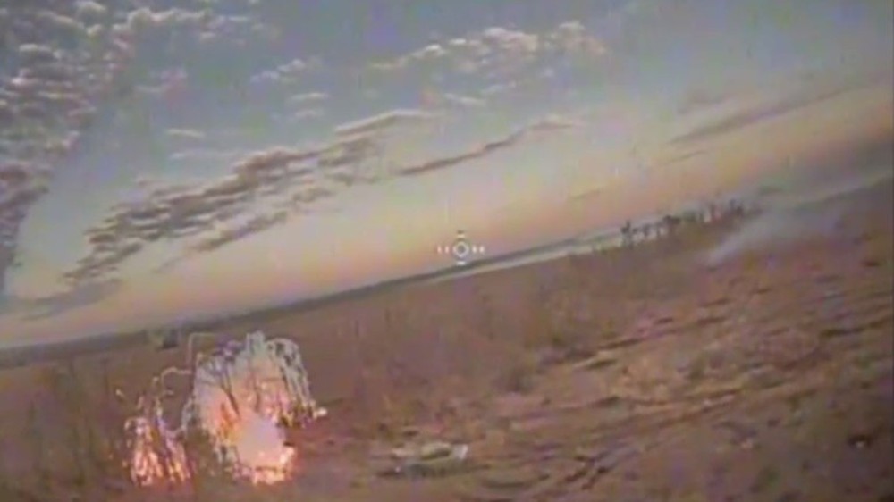 Video flycam Nga hạ gục 3 xe tăng Leopard - Ảnh 1.