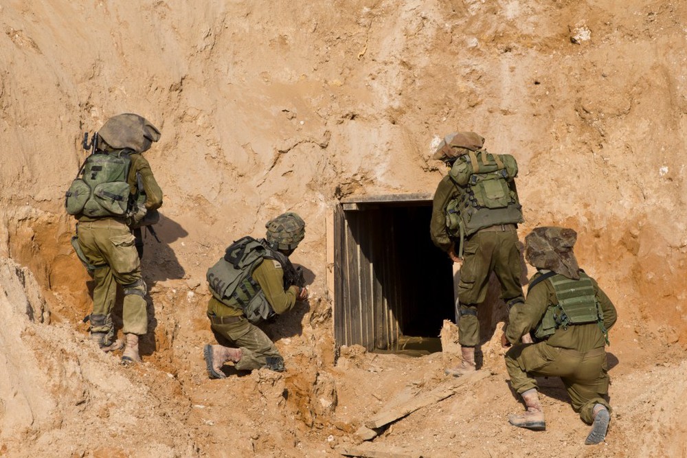 Bom xốp - vũ khí bí mật mới của Israel để chặn đường hầm Hamas - Ảnh 2.