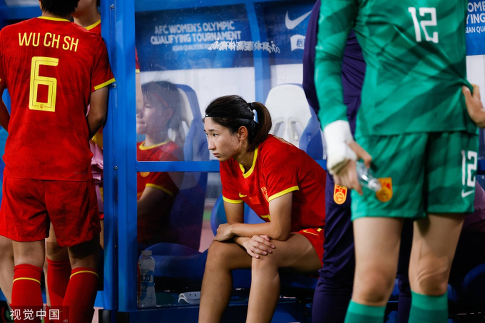 Tuyển Trung Quốc chìm trong nước mắt, khóc nghẹn trên sân nhà sau trận thua nghiệt ngã ở vòng loại Olympic - Ảnh 6.