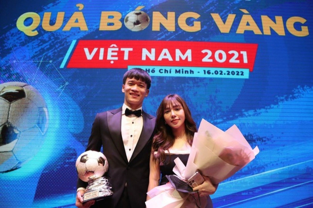 Chuyện tình của cầu thủ Việt đang gây xôn xao vì quá giàu: Quen bạn gái qua mạng, vướng nghi vấn rạn nứt rồi lộ hint quay lại - Ảnh 5.