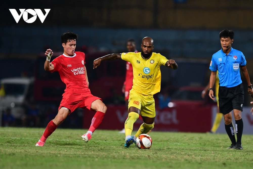 Viettel FC hòa Thanh Hóa trong cơn mưa thẻ tại Hàng Đẫy - Ảnh 6.