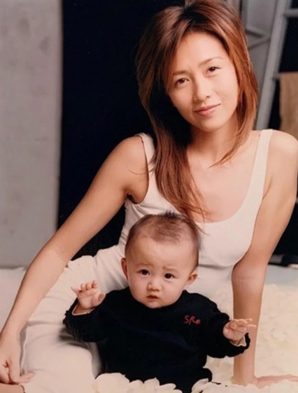 Cuộc sống hiện tại của nguyên mẫu Ran Mori: Bị tẩy chay vì kết hôn cùng đệ nhất mỹ nam Nhật Bản, sinh 2 cô con gái đẹp như hoa hậu - Ảnh 3.