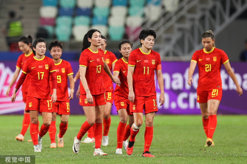 Tuyển Trung Quốc chìm trong nước mắt, khóc nghẹn trên sân nhà sau trận thua nghiệt ngã ở vòng loại Olympic - Ảnh 1.