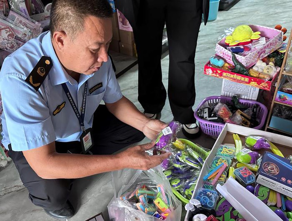 Dao cà rốt - món đồ chơi thịnh hành của học sinh tiểu học Trung Quốc: Tiềm ẩn nhiều mối nguy hại - Ảnh 13.
