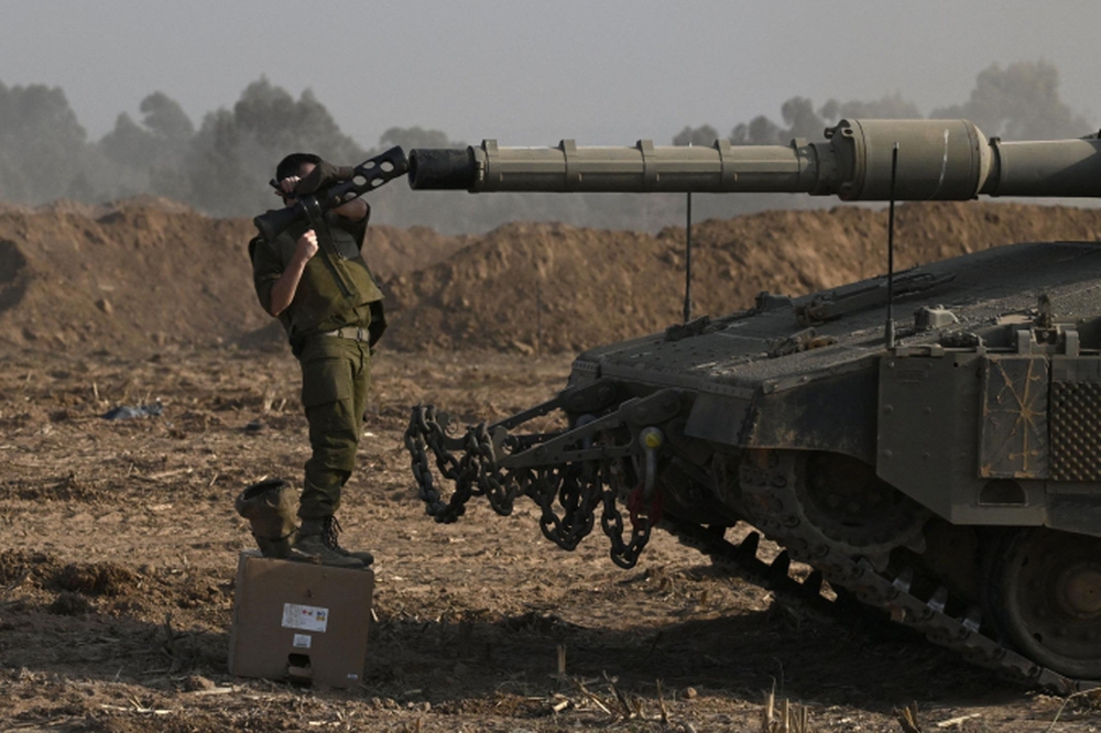 Xe tăng, pháo xếp hàng dài ở biên giới chỉ chờ quân lệnh, vì sao Israel vẫn chưa xuất kích trên bộ vào Gaza? - Ảnh 1.