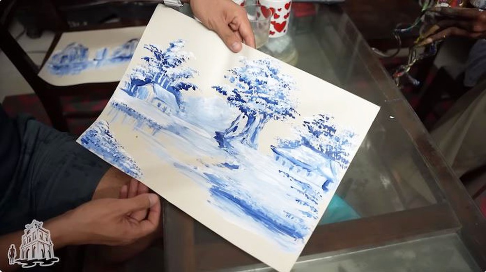 Dị nhân Nam Định hơn 30 năm nuôi móng tay dài: Có biệt tài vẽ tranh, vợ chăm như em bé - Ảnh 2.