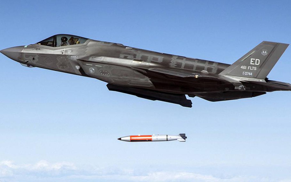 Mỹ phát triển phiên bản đầu đạn hạt nhân mới B61-13 - Ảnh 1.