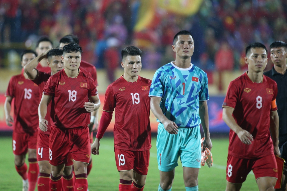 Trung vệ tuyển Việt Nam háo hức đối đầu Son Heung-min, tiết lộ chiêu tâm lý của HLV Troussier - Ảnh 2.