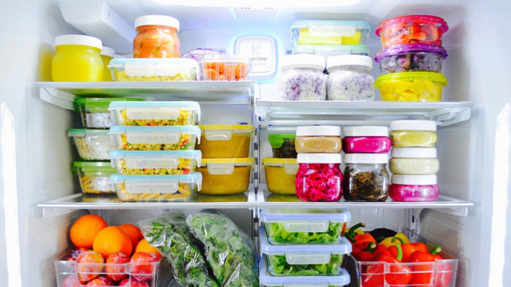 Cất thực phẩm vào tủ lạnh trong bát sứ hay hộp nhựa thì giữ được lâu nhất? Câu trả lời khiến nhiều người bất ngờ - Ảnh 1.
