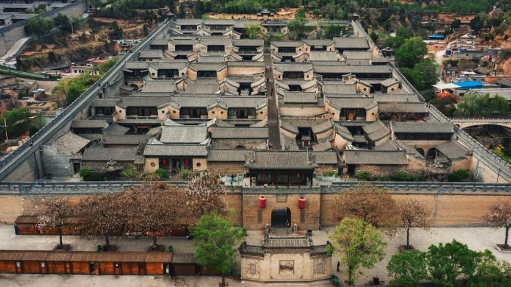 Khuôn viên tư gia lớn nhất Trung Quốc: 300 năm mới hoàn thành, “rộng” hơn Tử Cấm Thành 100.000m2, là nơi ở của gia tộc phồn vinh nhất một thời - Ảnh 1.