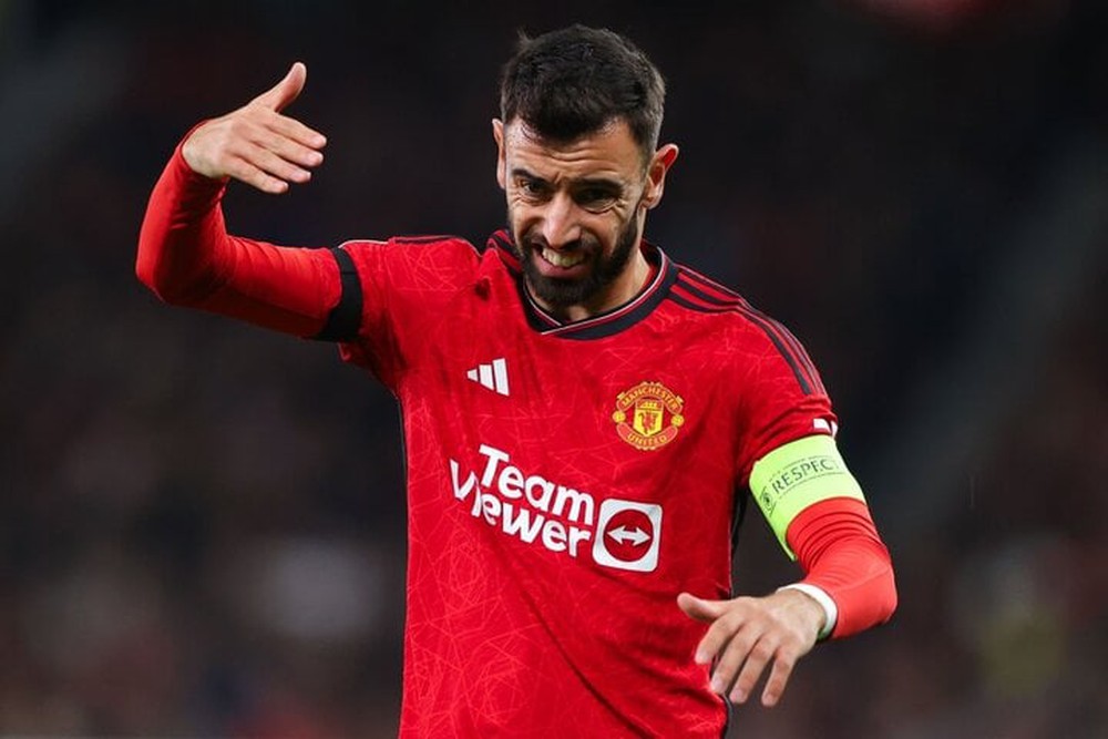 Cựu danh thủ Man Utd chê đội nhà kém toàn diện, đòi trừng phạt Bruno Fernandes - Ảnh 1.