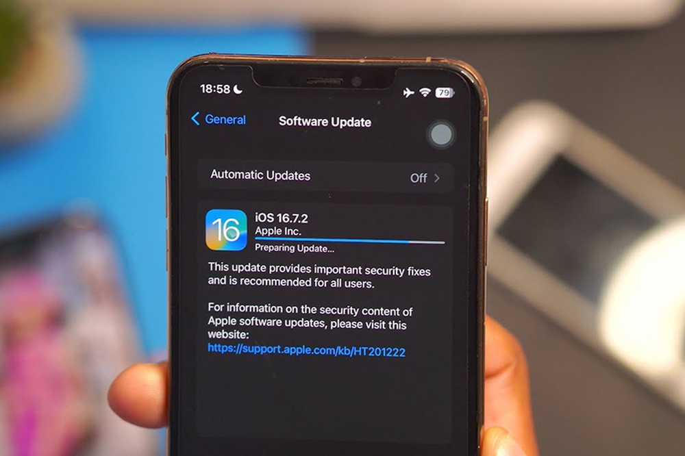 8 mẫu iPhone cũ nhận bản cập nhật vá 16 lỗ hổng bảo mật - Ảnh 1.