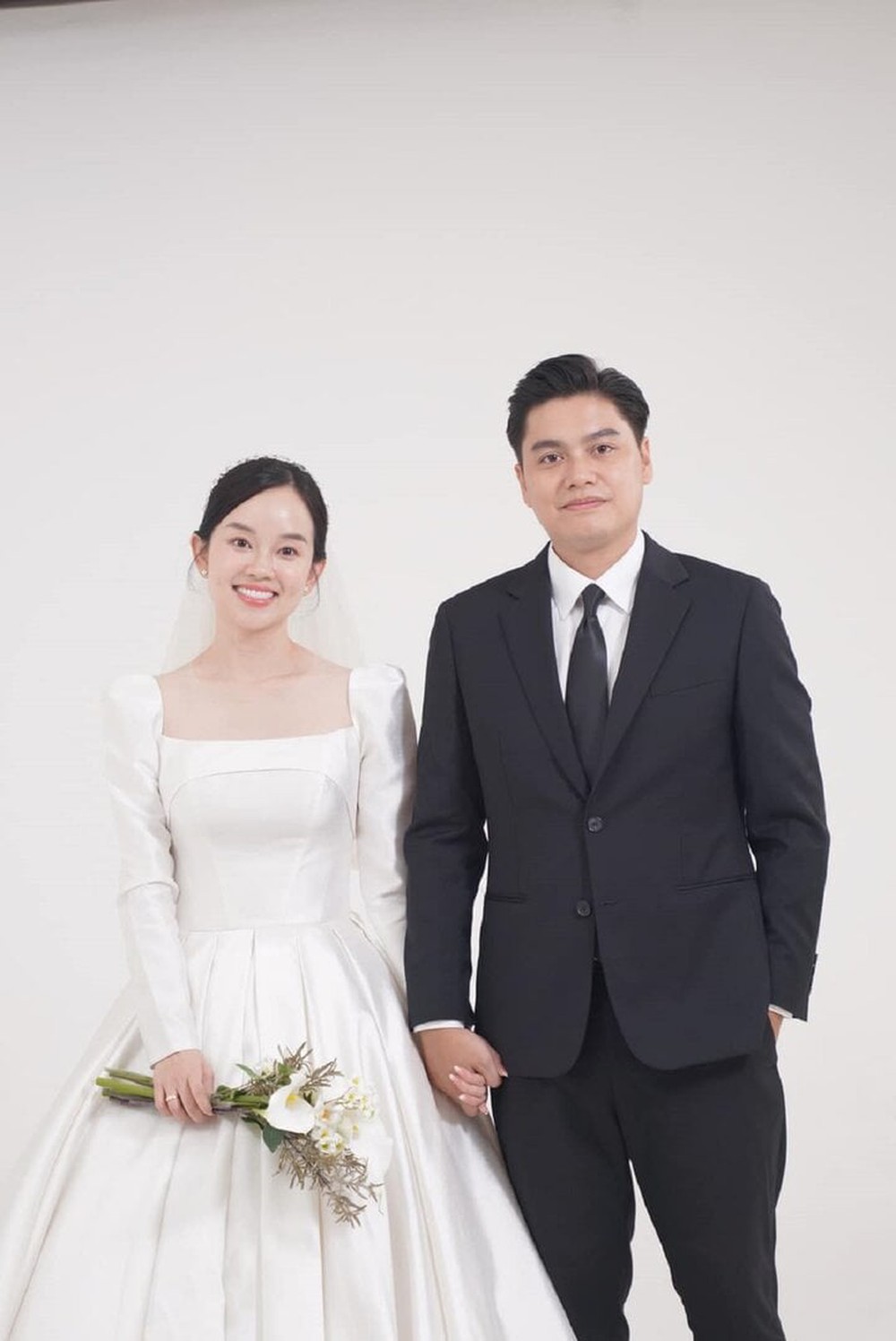 Ly Kute - diễn viên phim Nhật ký Vàng Anh hạnh phúc khoe ảnh chồng mới cưới - Ảnh 1.