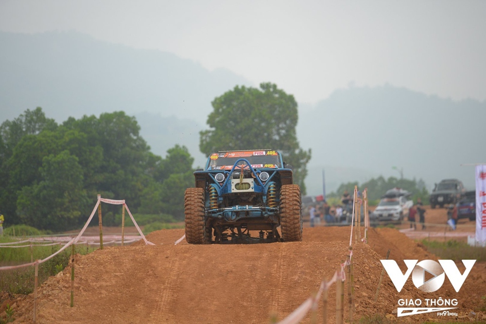 Thót tim những cú lật xe tại Giải đua xe Ô tô địa hình Việt Nam 2023 - Ảnh 13.