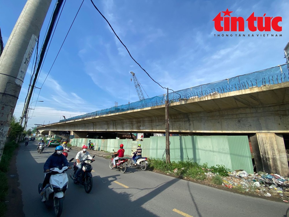 TP Hồ Chí Minh: Hợp long nhịp chính cầu Nam Lý, phấn đấu thông xe vào ngày 2/9/2024 - Ảnh 1.