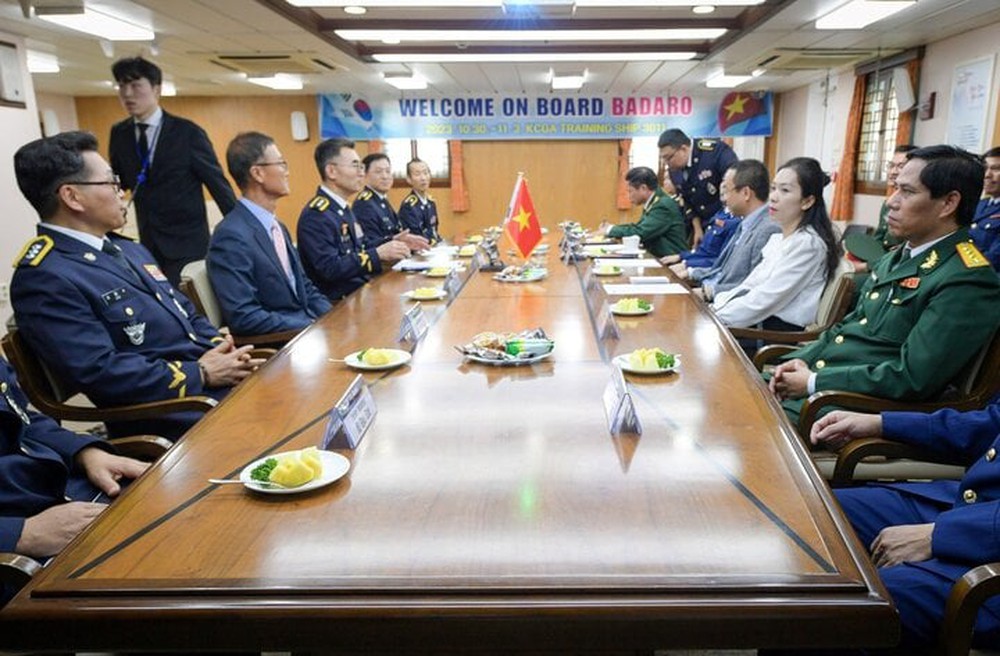 Tàu huấn luyện BADARO của Lực lượng bảo vệ bờ biển Hàn Quốc thăm TP Hải Phòng - Ảnh 4.