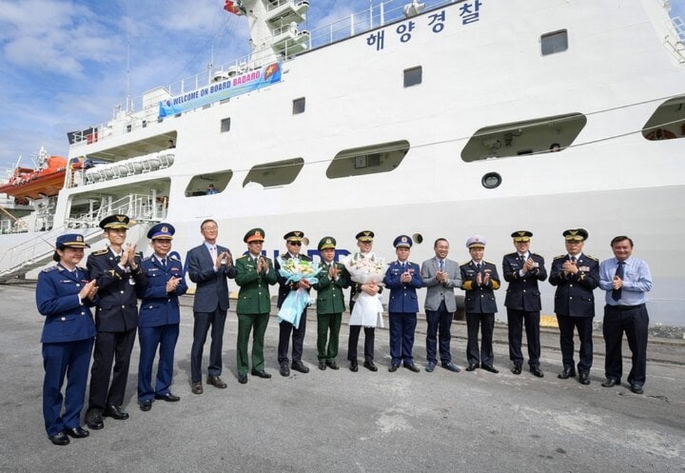 Tàu huấn luyện BADARO của Lực lượng bảo vệ bờ biển Hàn Quốc thăm TP Hải Phòng - Ảnh 2.