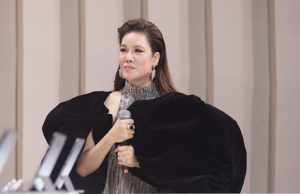 Nữ ca sĩ đông con bậc nhất showbiz Việt: Chị đẹp được chồng Việt kiều cưng chiều, sắp làm cô dâu ở tuổi 51 - Ảnh 1.