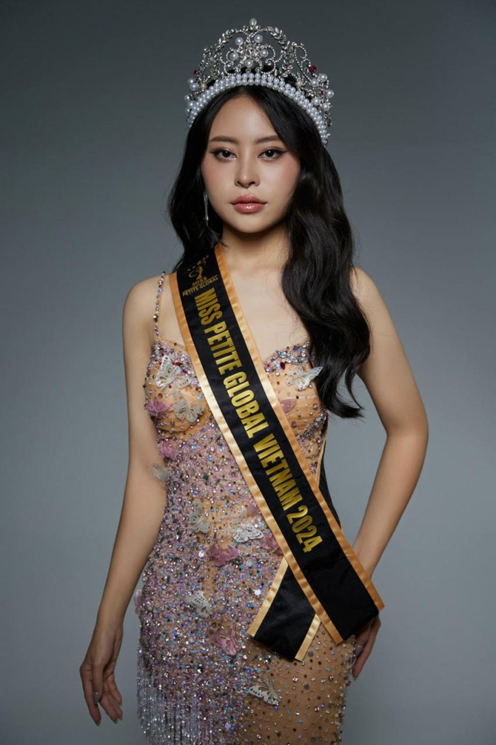 Á hậu cao 1m45 Lê Trang Ngân đại diện Việt Nam thi Miss Petite Global 2024 - Ảnh 2.