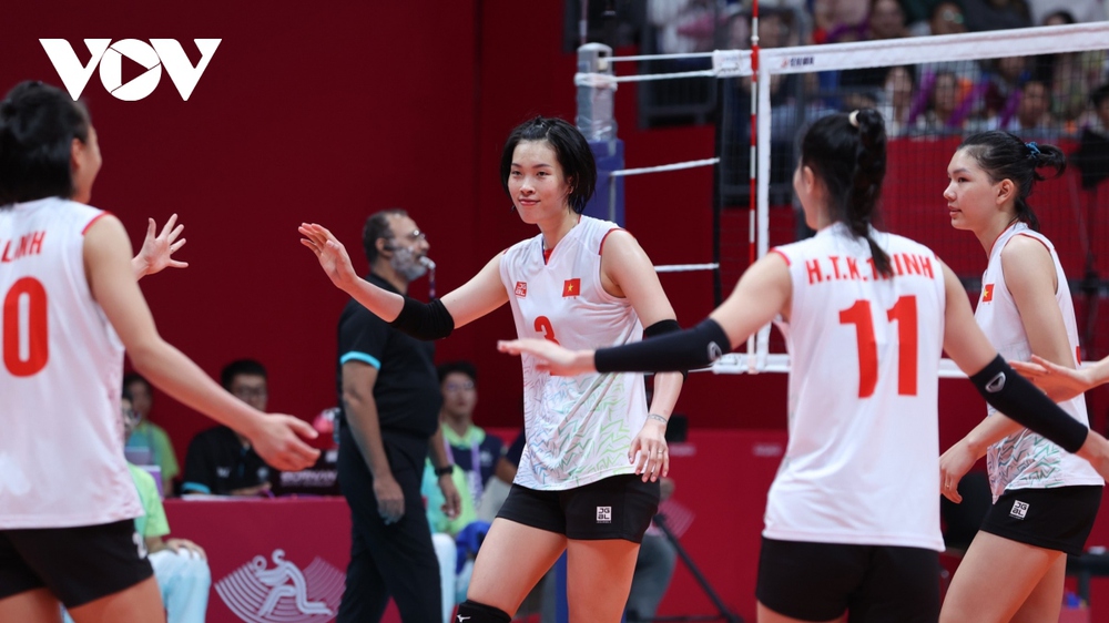 HLV ĐT bóng chuyền nữ Việt Nam tiết lộ điều bất ngờ sau chiến thắng lịch sử - Ảnh 3.