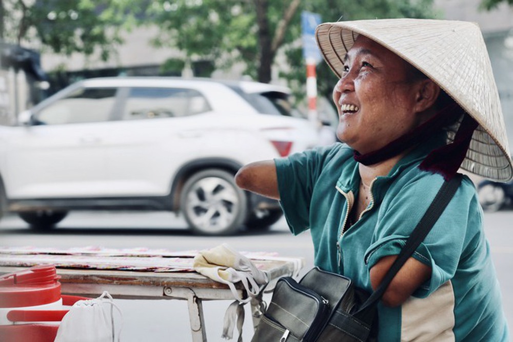 Cái kết ấm lòng của người phụ nữ không tay không chân bị lừa hơn 500 tờ vé số ở Đồng Nai