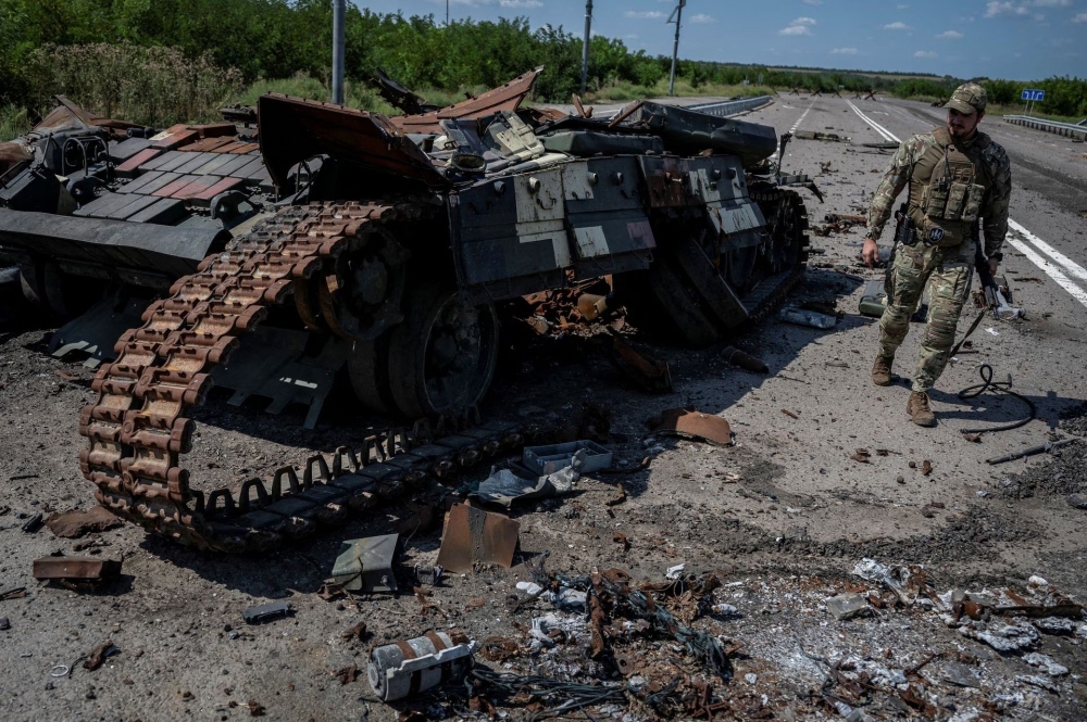 Cận cảnh binh sỹ Ukraine chốt chặn nhiều ngả, quyết liệt phản công lực lượng Nga - Ảnh 13.